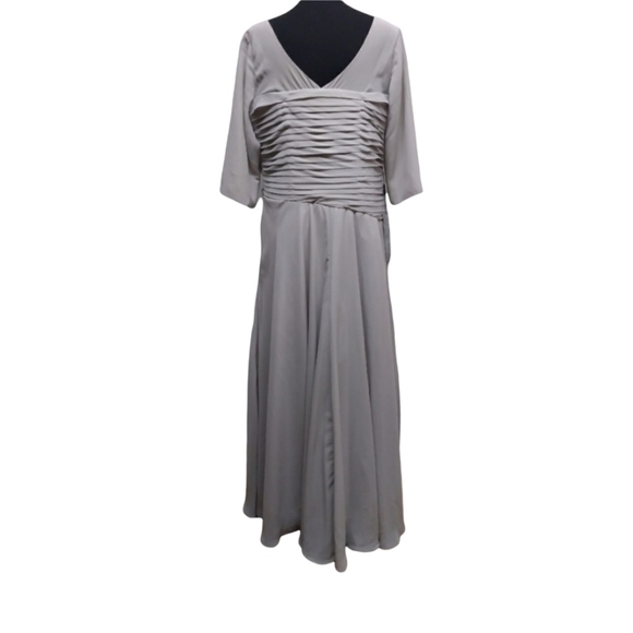 Izilady NWT gown with boning and pleats size 16 - Picture 2 of 15